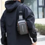 Mochila de pecho Fashion para hombre con puerto de carga USB - Imagen 3