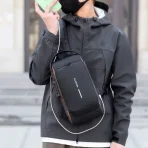 Mochila de pecho Fashion para hombre con puerto de carga USB - Imagen 4